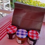 オーベルジュ オーパヴィラージュ - 残ったパンとジャムは、お持ち帰りできます(^^)