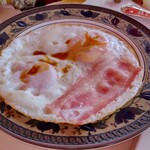 オーベルジュ オーパヴィラージュ - 目玉焼き (ベーコン付)