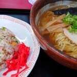 一休 - 料理写真:半チャンセット(塩ラーメン) 990円