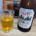 Yakitori Miyake - まずは、ビールで乾杯 (アサヒスーパードライ 中瓶) ¥580