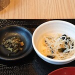 日本橋 下克上 - GEKOKUJOU ＠八重洲 ランチ 刺身定食に付く酢の物と高菜漬け
