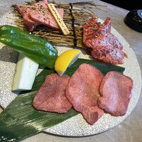 和牛焼肉わ - 上からももさんかく、和牛赤身ロース、極上牛タン 和牛焼肉わ - 上からももさんかく、和牛赤身ロース、極上牛タン