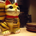 孝虎 - カウンター上の招き猫