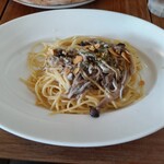 PIZZERIA DA CIBO - 釜揚げしらすとキノコのペペロンチーノスパゲッティ 1,518円 ♪