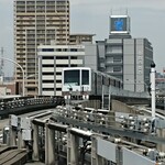 Genkai Zushi Honten - 熊野前駅で降り、先へと向かう車両をパシャリ！