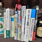 ナカガワ☆スエ食堂 - ロックンローラーの教科書が沢山並んでます笑