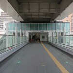 Genkai Zushi Honten - 階段を上り駅へ〜