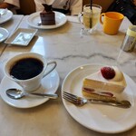 カフェスイーツ ムッシュ マキノ - 僕はホットコーヒーとショートケーキ♪