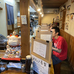 あづま屋担々麺 悠泉 - 入店時はほぼ満席