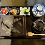 鰻川 - うな重（蓋開け前）