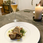 スープとカレー ボンジョルネ - ●ポワソン（魚のメイン）
      イサキのポワレ　トマトソースとアスパラ・白キノコのクリームソース
      こごみ・シイタケ、レンコン・長芋・ノビル