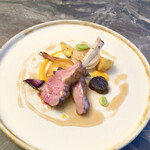 スープとカレー ボンジョルネ - ●ヴィアンド（肉のメイン）
      仔羊背肉のロティ 生姜と蜂蜜のソース・人参ピュレ
      新玉ねぎのロースト・彩り人参・シャトークイーン・インカの目覚め・そら豆