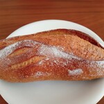 MAISON KAYSER - ピスタチオのパン　420円