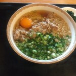 ちよ志手打うどん - 肉玉天かすうどんとわかめ