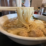 支那ソバ　小むろ - 滑らかで柔めな細麺。