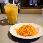 Pasta Alba shonan - ランチセットのキャロットラペとオレンジジュース