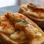 Fresh sea urchin cheese bread