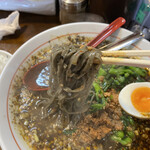 あづま屋担々麺 悠泉 - 麺が黒ごま麺で日本蕎麦みたい