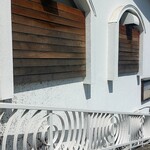 エレーナ - フェンスも素敵なアーチを描いてます