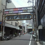 Shariki - お店の外から商店街の通りを見ると・・・ノスタルジックな～電飾看板です。