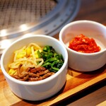 焼肉 銀座コバウ - 自家製ナムルと白菜キムチ