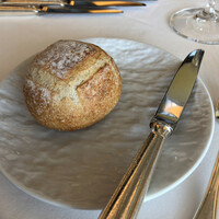 フレンチレストラン ミクニ サッポロ - 全粒粉のパン、小麦の良い香りがします。