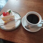 Lamp Cafe - ケーキとコーヒー