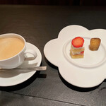 ベルエキップ - 11. 食後のコーヒーとお菓子