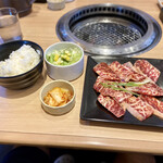 赤門 - 霜降り上カルビランチ