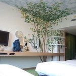 ヒルトン東京ベイホテル - 壁には、木が・・・天井には・・・雲のあるお空が～♪森をイメージした感じのお部屋でした♪