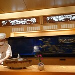 Saikaiseki Urawa Takasago - カウンター越しの活魚水槽