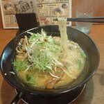 Menya Kagura - 鶏ごぼうラーメン　みそ味（麺）