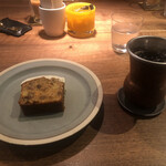 カフェ マメヒコ - 春にんじんのケーキ、アイコ