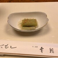 幸鮨 - お通しのフキ。