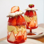 ハナツムリ - 【2023.05】春いちごのパフェ(税込968円)