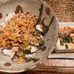 タイニーカフェ - 納豆丼煮卵付き・冷奴