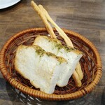 トラットリア アヴァンザ - パン