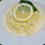 Trattoria AVANZA - 手打ちタリアテッレ、小えびとシチリアレモンのレモンクリームソースアマルフィ風