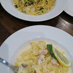 トラットリア アヴァンザ - パスタ、
スパゲッティ桜エビと春キャベツのオリーブオイルソース、
手打ちタリアテッレ小えびとシチリアレモンのレモンクリームソース、アマルフィ風
