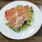 トラットリア アヴァンザ - 生ハムとパルミジャーノのサラダ