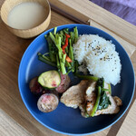 SUNDAY MONDAY Kitchen - 