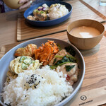 SUNDAY MONDAY Kitchen - 