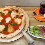 ピザとハムと時々ワイン ボンジョルノ食堂 - 