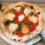 ピザとハムと時々ワイン ボンジョルノ食堂 - ピッツァ・マルゲリータ