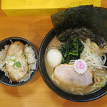 横浜ラーメン てっぺん家 - ミニチャーシュー丼とラーメン