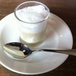 アミューズ：冷製キノコのロワイヤル　トリュフ風味