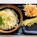 富士見うどん - 温かけうどん1玉￥290＆麺プラス1玉￥120 　＆天ぷら(ちくわ)各￥120＆桜えびてんぷら￥300　合計￥830