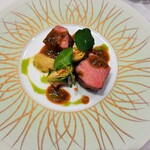 Grand rocher - 肉料理はさつまポークのグリル、ソースロベール、ポムガレットや玉ねぎのフォンデュ添え