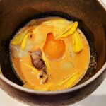 Grand rocher - 海鮮の旨味を凝縮したようなブイヤベースに、ホタルイカや柔らかいつぶ貝、パスタのコンキリエやまったりトロトロ卵黄のコクが一体感抜群！