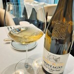 Grand rocher - 仏ブルゴーニュ地方、ジュヴレシャンベルタン村の畑で作られた、樽熟成を施したボディ感ある白ワインMONTAGNY 1ER CRU Les Beaux Champs 2015　1,480円